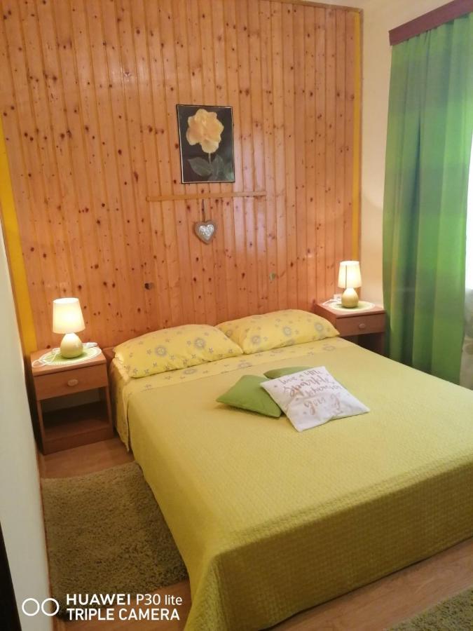 Apartmani Zute Рачище Екстер'єр фото
