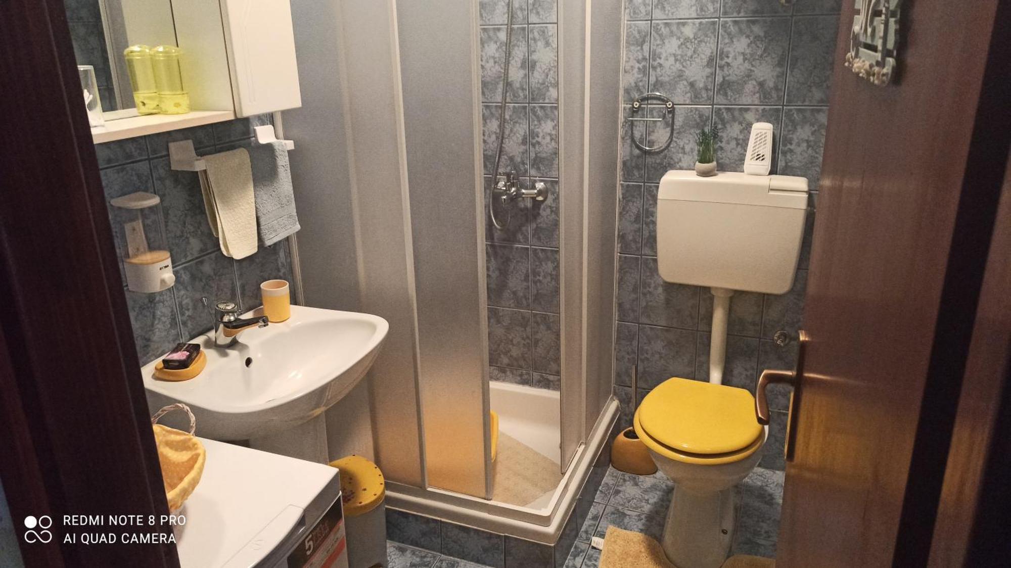 Apartmani Zute Рачище Номер фото